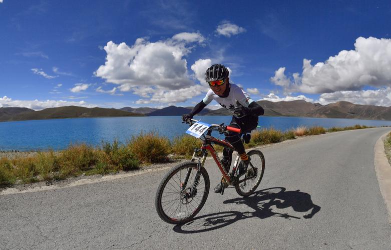 骑行西藏新疆,挑战与美景并存?-第2张图片-花冠旅游服务 骑行西藏新疆,挑战与美景并存?-第2张图片-花冠旅游服务