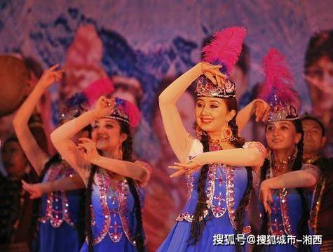 新疆办护照需哪些材料？-第3张图片-花冠旅游服务