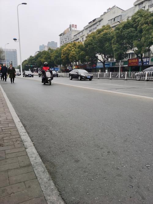 长江西路江杨南路路口现状如何?-第1张图片-花冠旅游服务 长江西路江杨南路路口现状如何?-第1张图片-花冠旅游服务