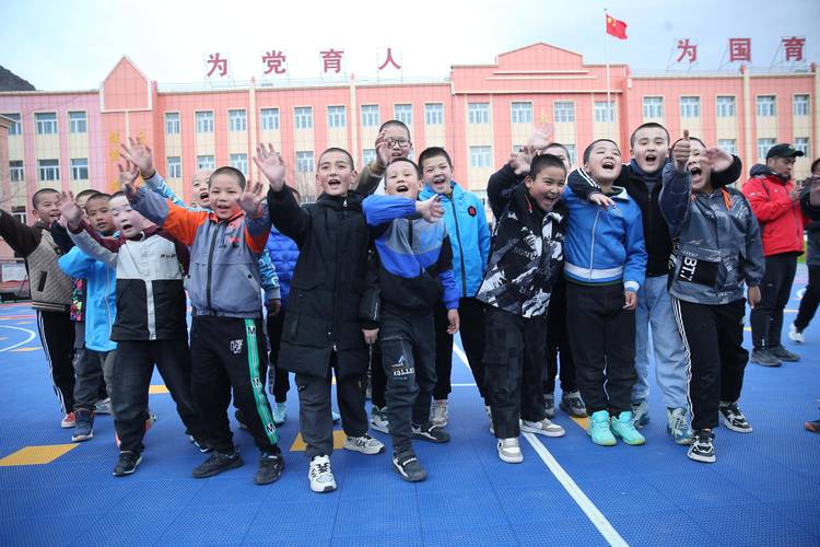 新疆学生图片大全包含哪些内容？-第1张图片-花冠旅游服务