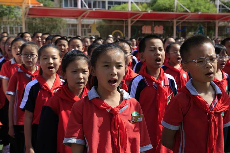 新疆学生图片大全包含哪些内容？-第3张图片-花冠旅游服务