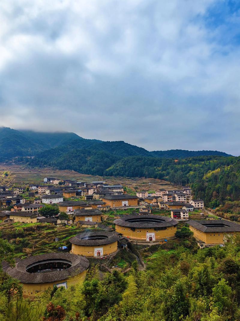 从广州怎么去福建土楼-第1张图片-花冠旅游服务 从广州怎么去福建土楼-第1张图片-花冠旅游服务