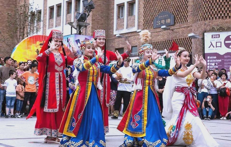2025年新疆肉孜节有哪些特色活动？-第2张图片-花冠旅游服务