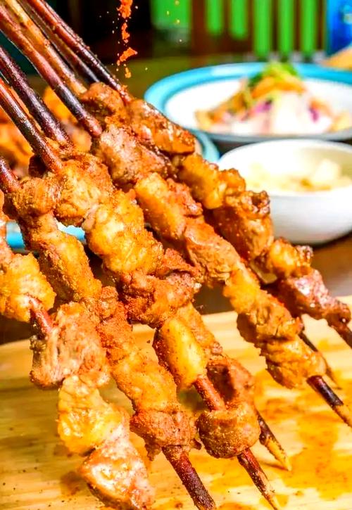 新疆红柳枝烤羊肉有何独特魅力？-第1张图片-花冠旅游服务