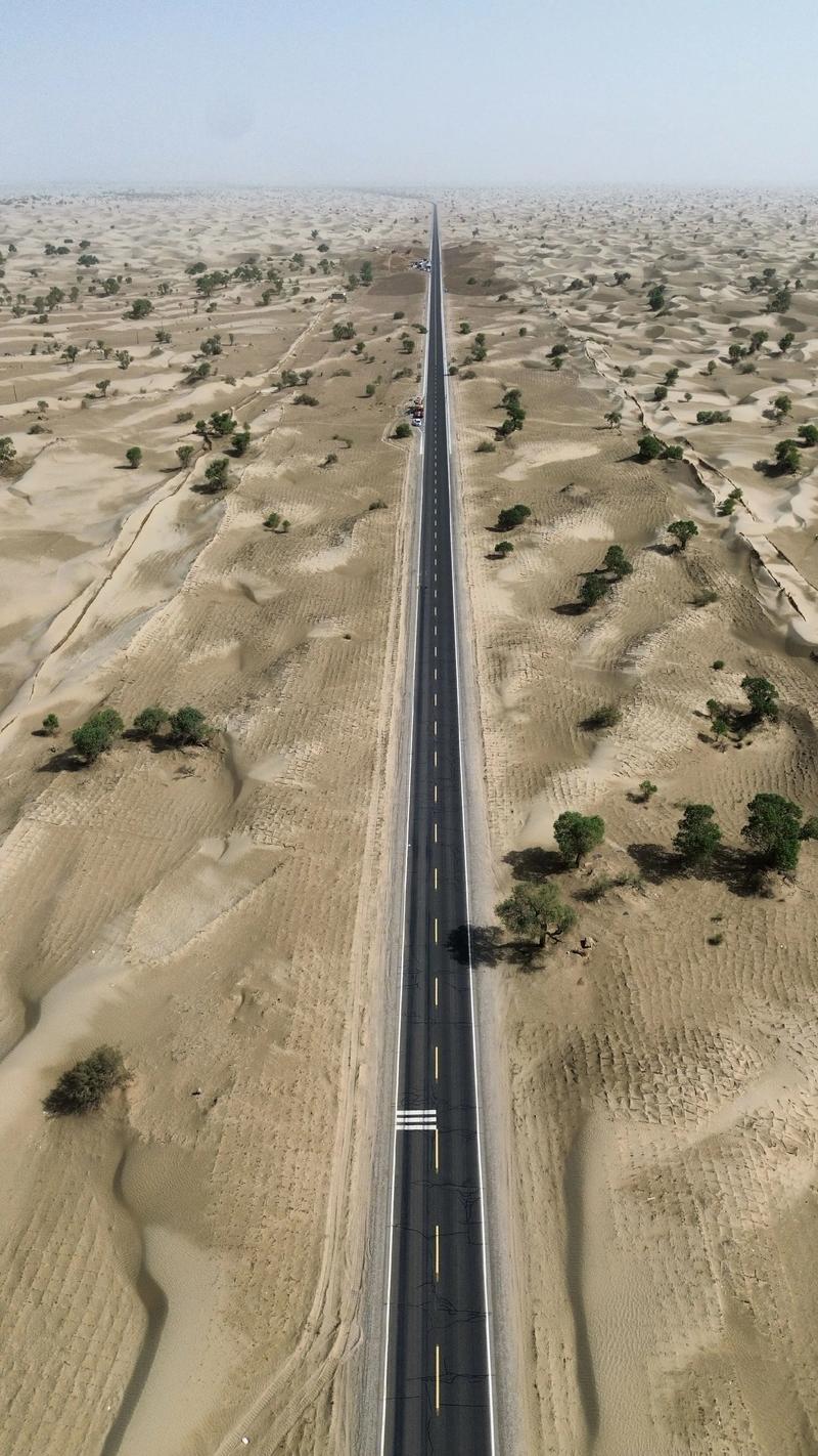 新疆沙漠公路具体有几条?-第1张图片-花冠旅游服务 新疆沙漠公路具体有几条?-第1张图片-花冠旅游服务