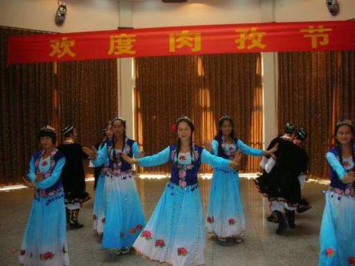 新疆2025年肉孜节有何特别安排?-第3张图片-花冠旅游服务 新疆2025年肉孜节有何特别安排?-第3张图片-花冠旅游服务