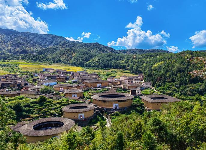 福建初溪土楼黄金梯田-第1张图片-花冠旅游服务