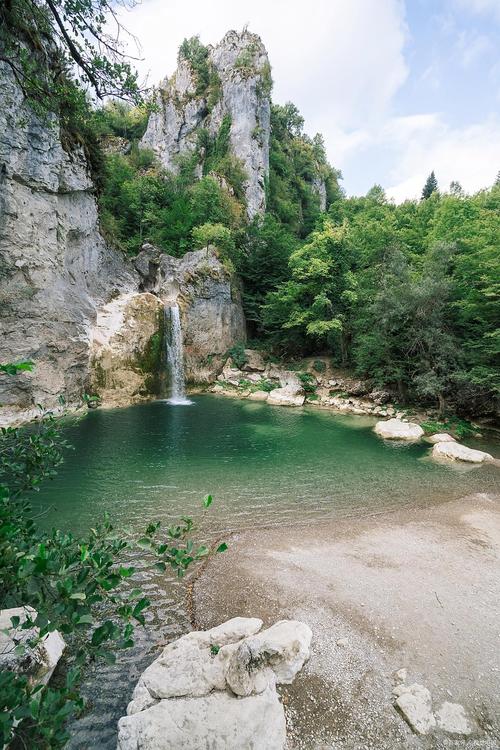 新疆乌鲁木齐水磨沟有何独特之处？-第1张图片-花冠旅游服务