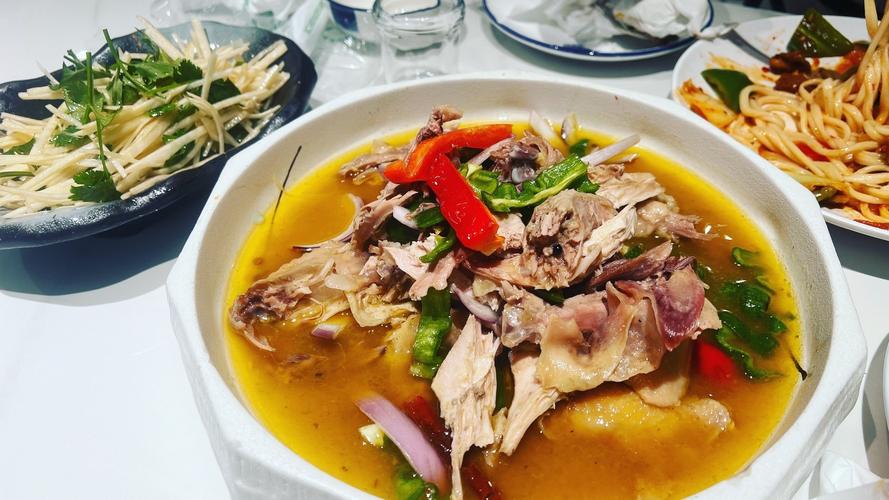 马尔龙新疆伊斯兰饭庄有何特色美食？-第1张图片-花冠旅游服务