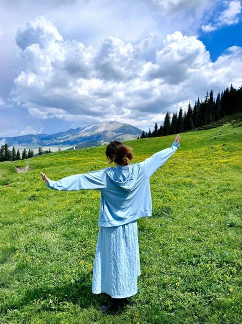 7月新疆穿衣指南？温度差怎么穿？-第1张图片-花冠旅游服务