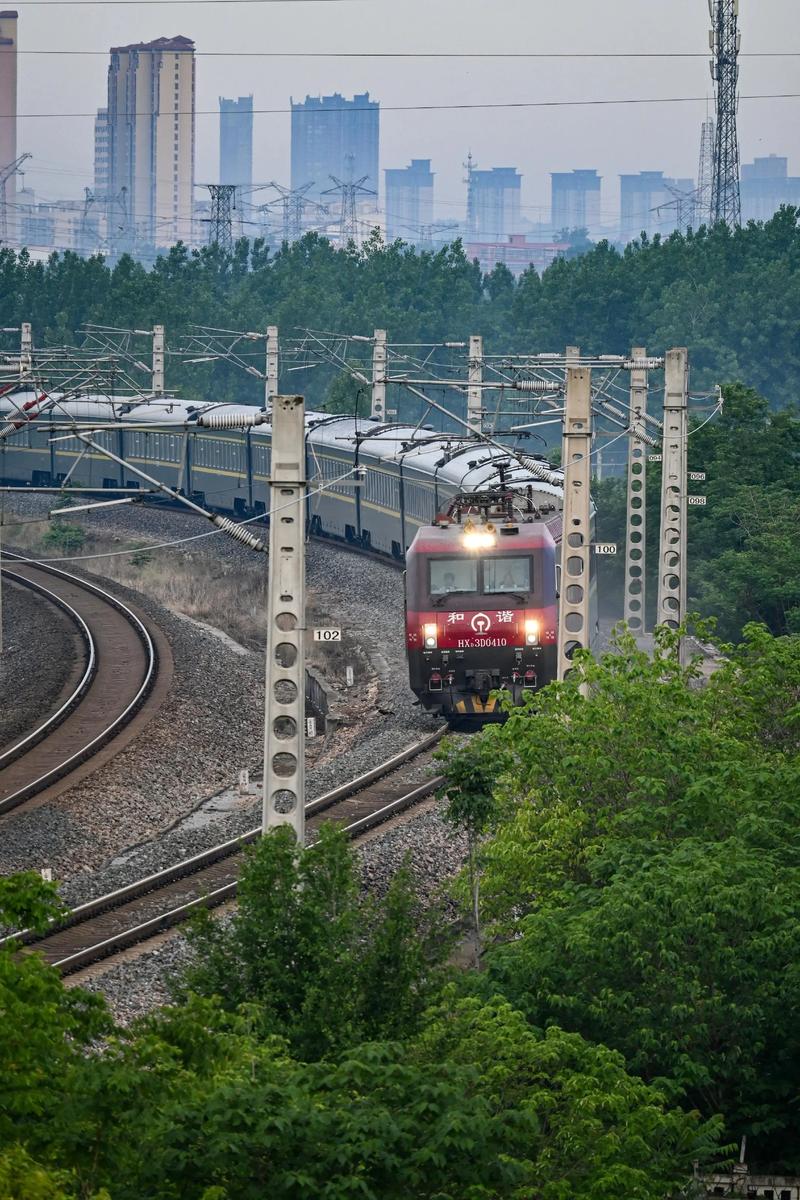 杭州有直达新疆的火车吗？-第1张图片-花冠旅游服务