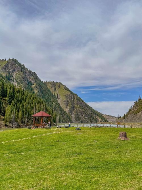 新疆自驾游露营可行吗?-第2张图片-花冠旅游服务 新疆自驾游露营可行吗?-第2张图片-花冠旅游服务