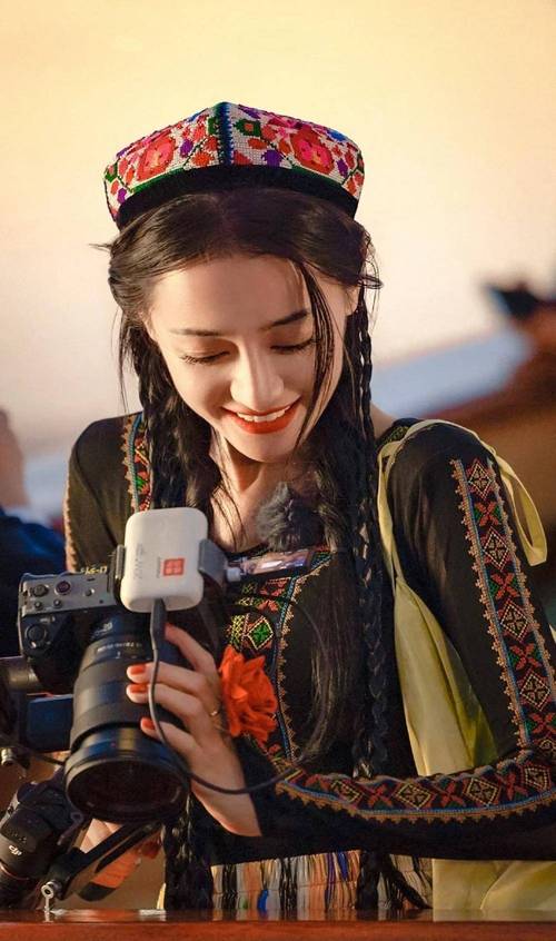 去新疆旅游带什么帽子-第1张图片-花冠旅游服务 去新疆旅游带什么帽子-第1张图片-花冠旅游服务