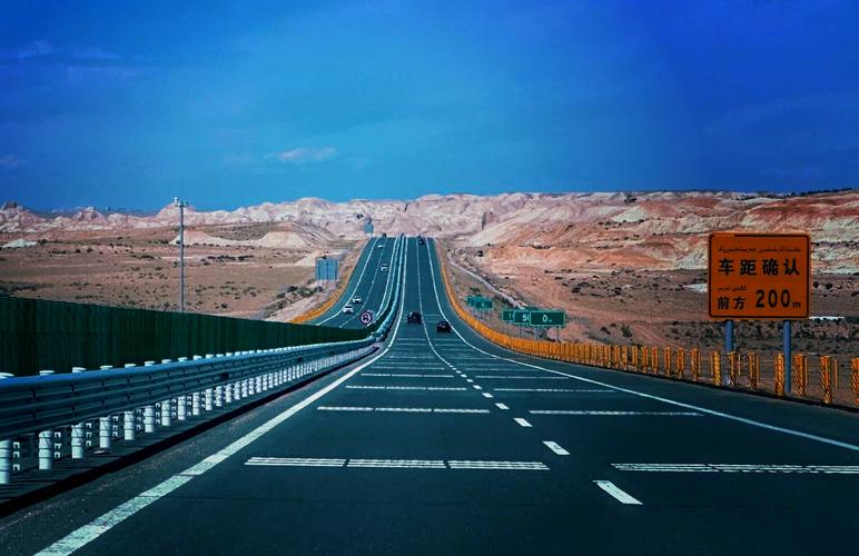 新疆那条沙漠公路最美-第1张图片-花冠旅游服务