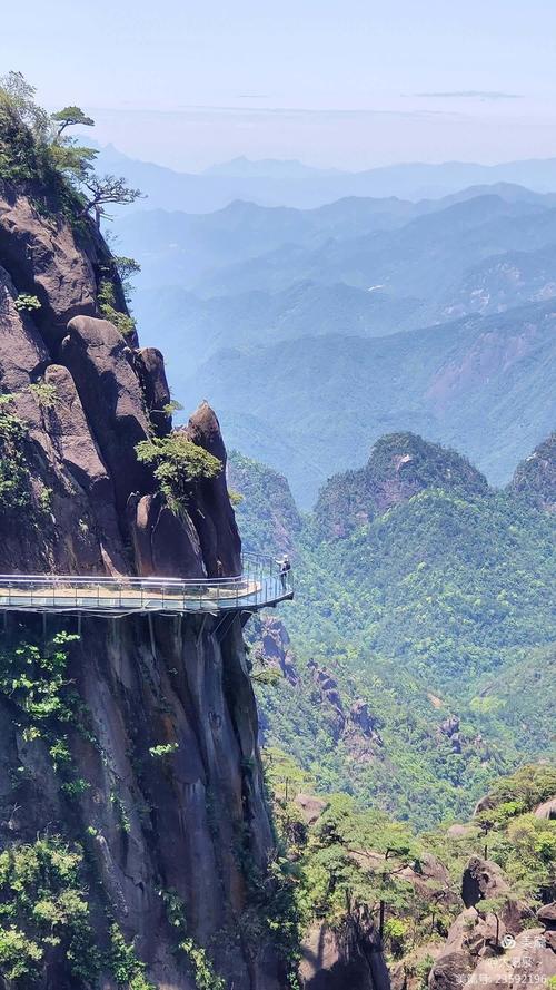 离江西最近的玻璃栈道-第2张图片-花冠旅游服务 离江西最近的玻璃栈道-第2张图片-花冠旅游服务