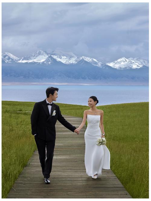 新疆婚纱摄影店怎么选？哪家靠谱又出片？-第1张图片-花冠旅游服务