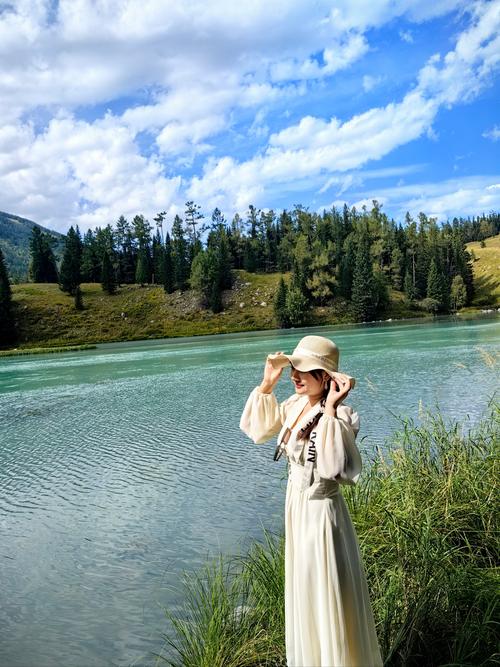 新疆拍照穿搭指南有哪些？-第1张图片-花冠旅游服务