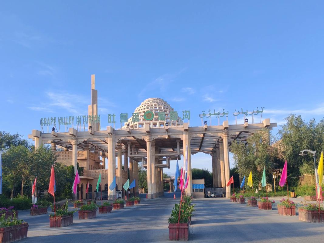 吐鲁番葡萄沟，葡萄为何如此甘甜？-第2张图片-花冠旅游服务