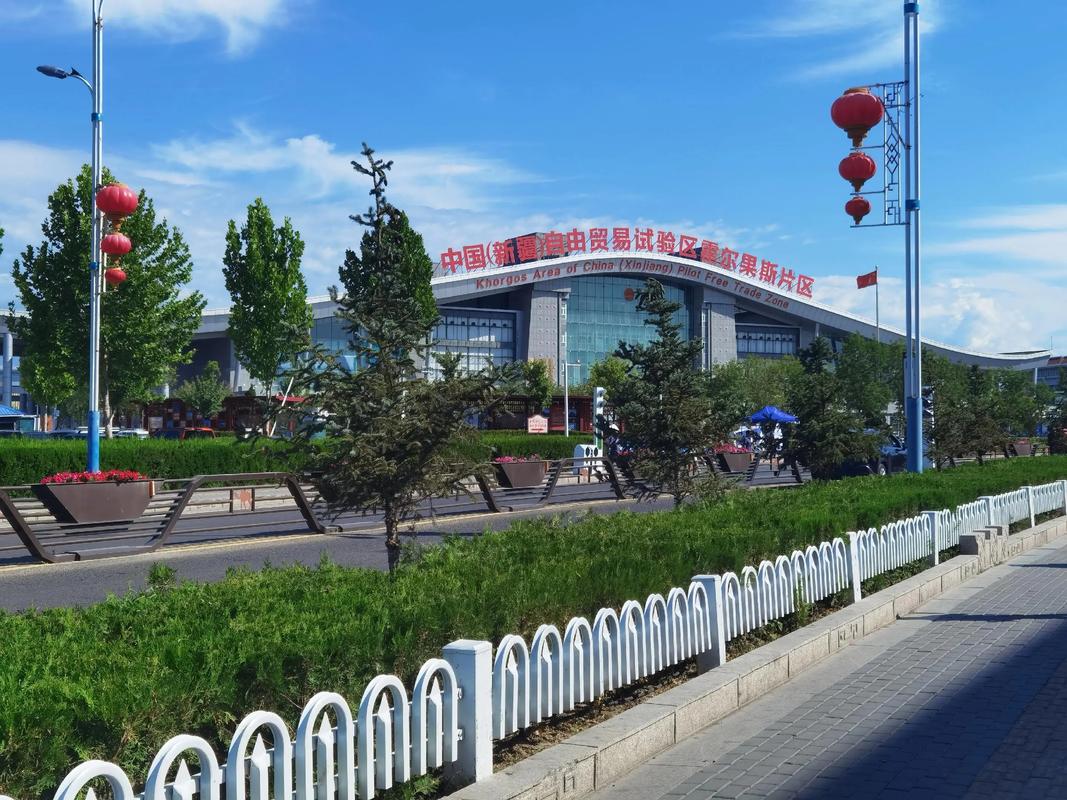 霍尔果斯发展前景如何？机遇与挑战并存？-第1张图片-花冠旅游服务